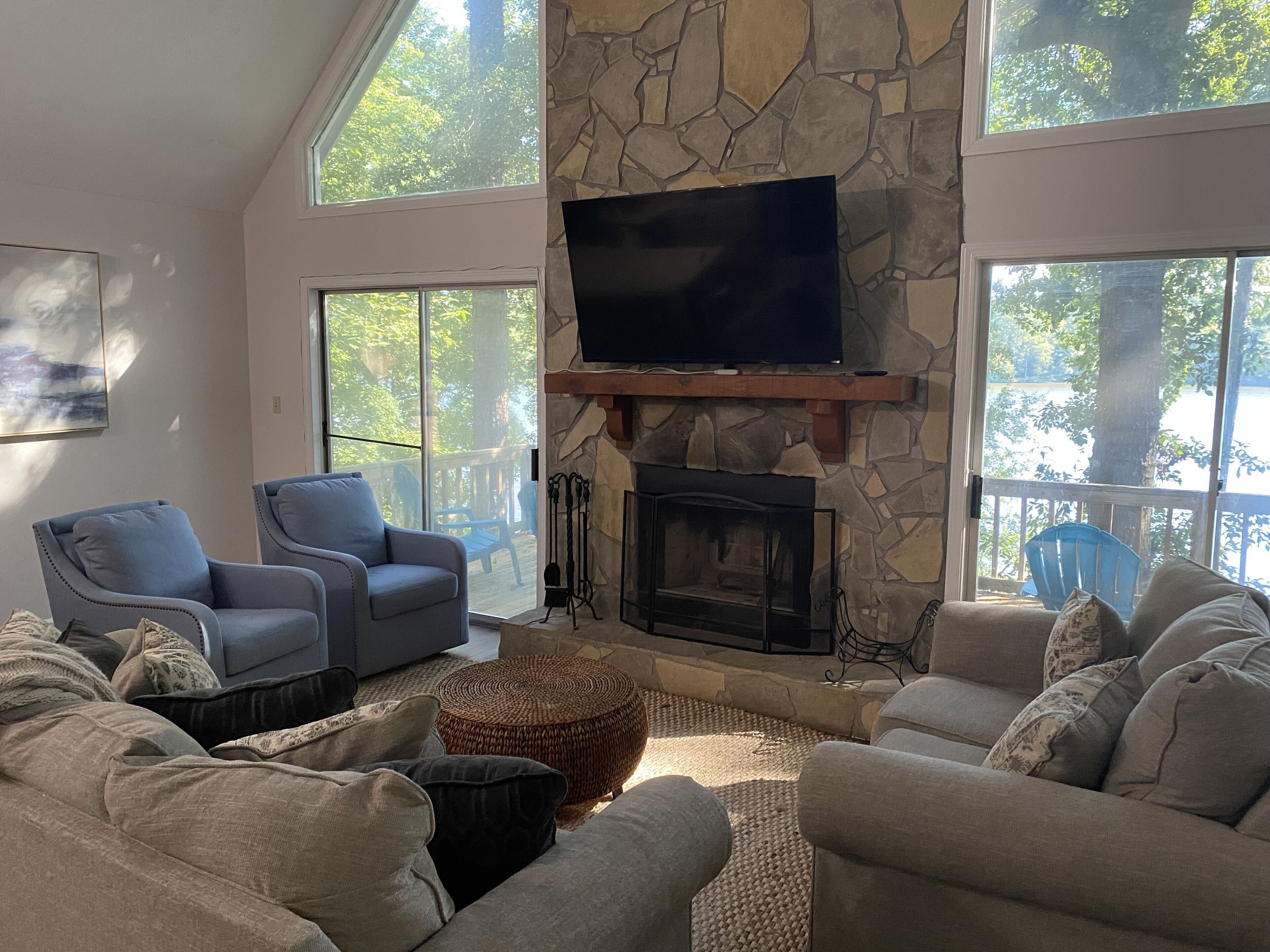 Serene Lakefront Getaway on Lake Sinclair