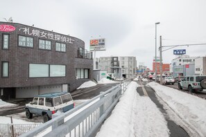 A street scene with a building labeled "Fleure" and a sign for "LP Gas". - ROADSIDE HOUSE (Sapporo)