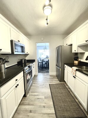 Private kitchen - Complete remodel! Upscale Condo! walking distance to UGA (Athens)
