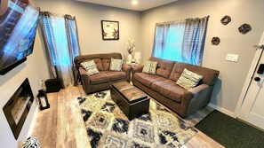 Smart TV, fireplace, computer monitors - Fresh and New 3 bedroom - 1 mile from Interstate access! (Omaha)