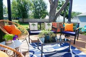 Terrace/patio - Vibrant Getaway! 2 Baths + Walk in Shower, Great Amenities & Value (Cedar Rapids)