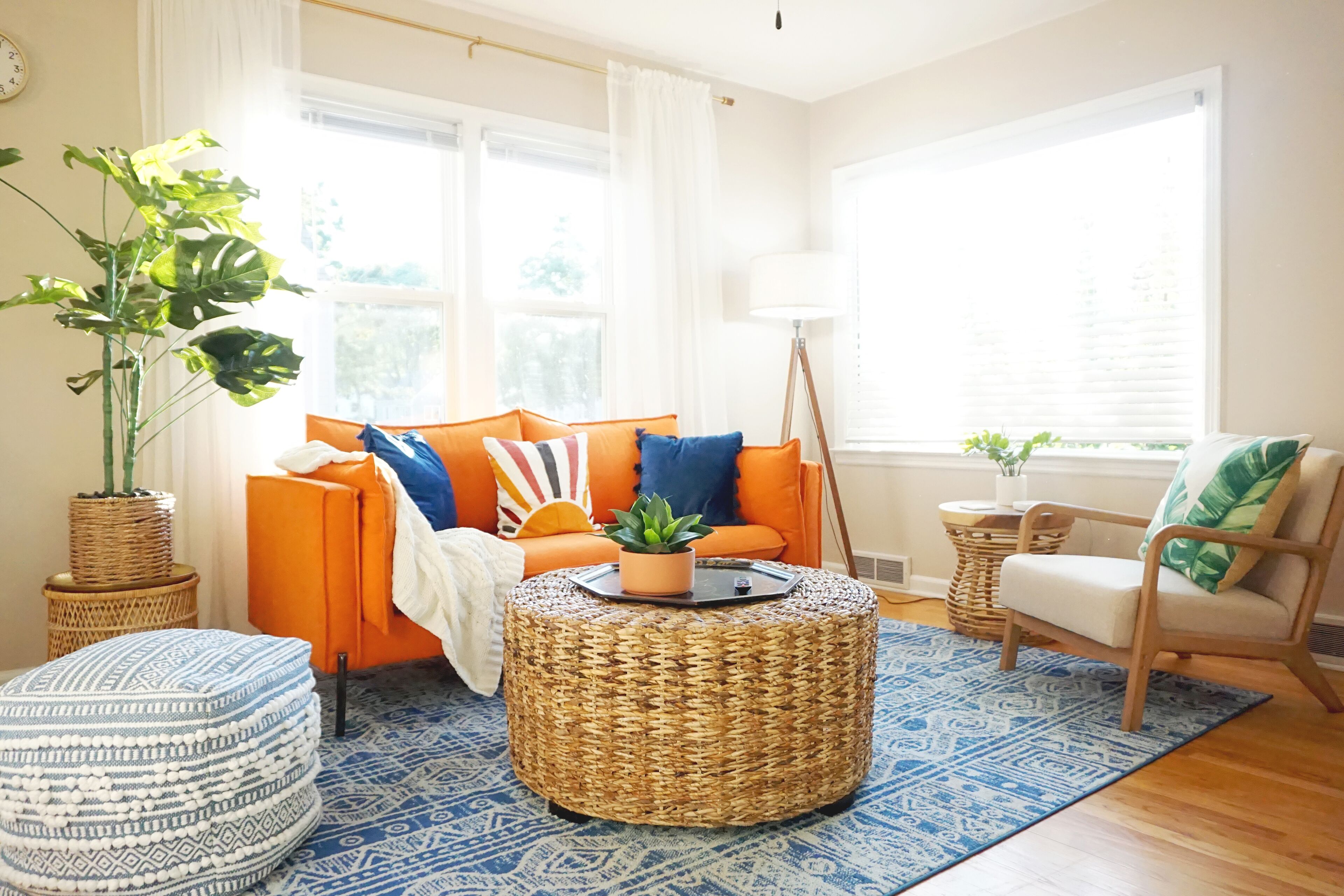 Vibrant Getaway! Family/Groups  2 Baths + Walk in Shower & 7 beds!