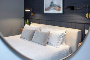 8 bedrooms, iron/ironing board, WiFi, bed sheets