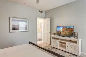 6 bedrooms, desk, iron/ironing board, free WiFi - Rancho Relaxo | 3 Acres + Casita + Pool (Scottsdale)