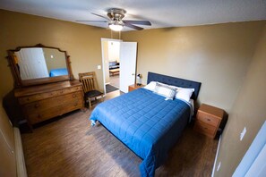 3 bedrooms, desk, free WiFi, bed sheets