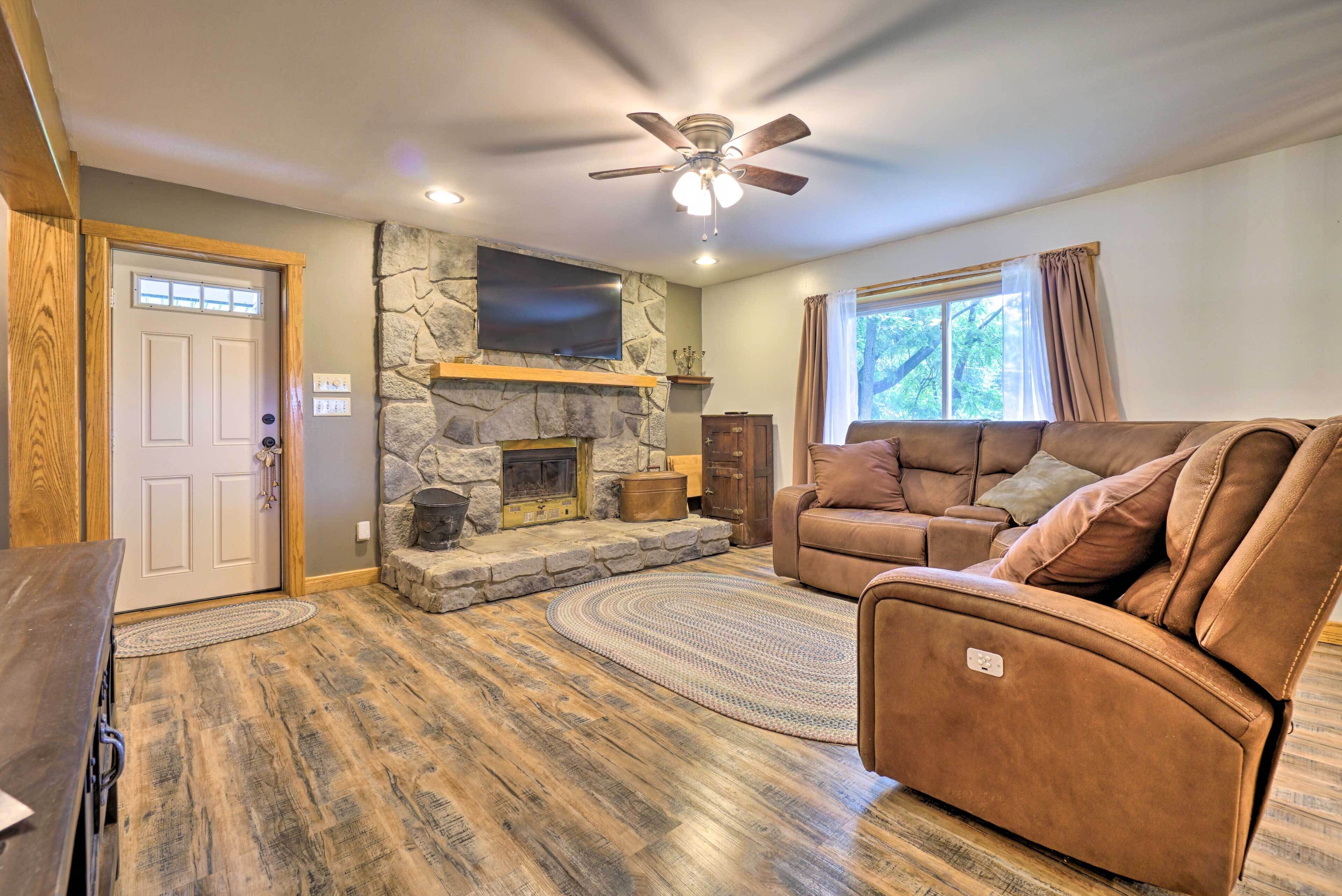 Updated Buckeye Lake Retreat w/ Game Room!
