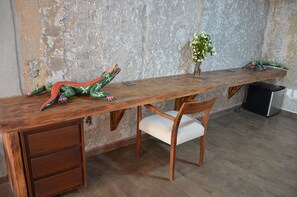 خزنة داخل الغرفة وواي فاي مجانًا وملاءات أسرّة