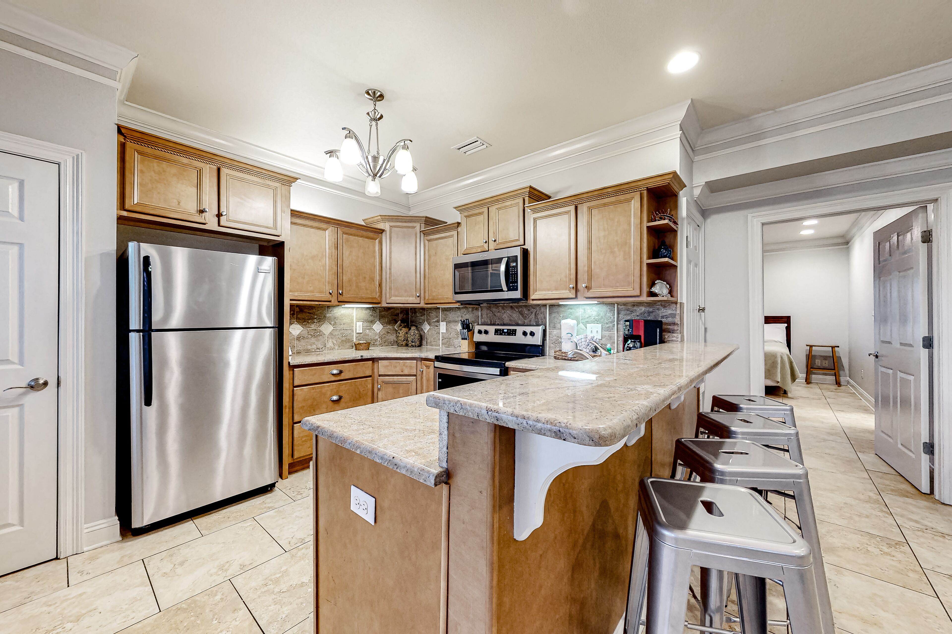 Spacious home with WiFi, W/D, AC, community pool, fishing pier, & beach access