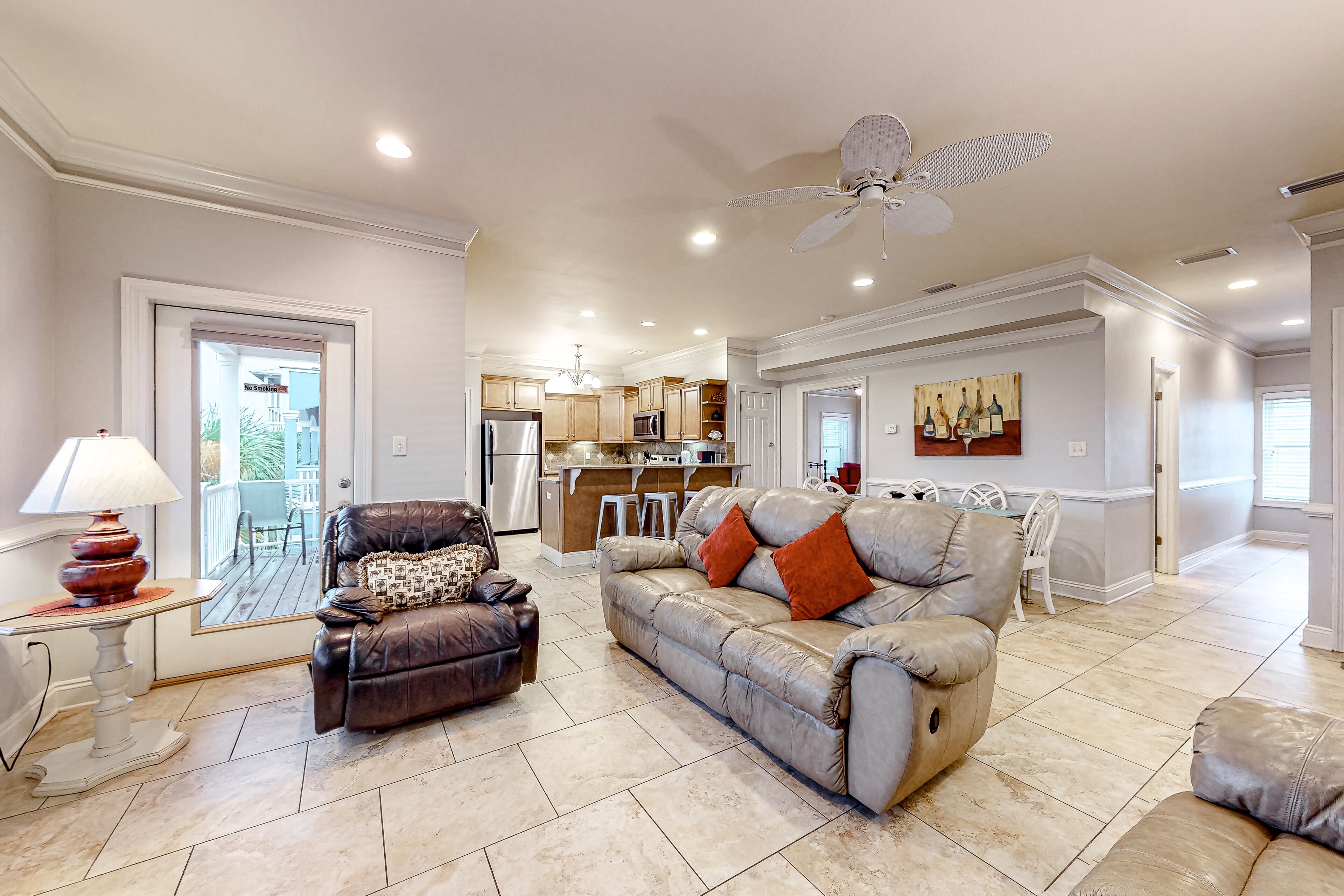 Spacious home with WiFi, W/D, AC, community pool, fishing pier, & beach access