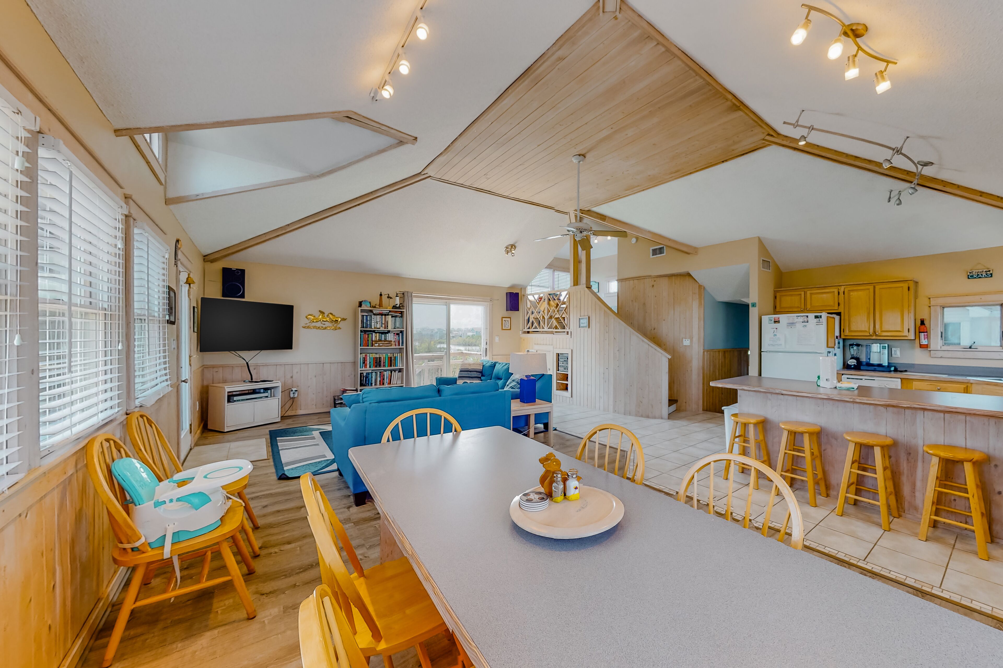 Spacious home near beach & stocked lake with sunroom, W/D & AC - quiet location