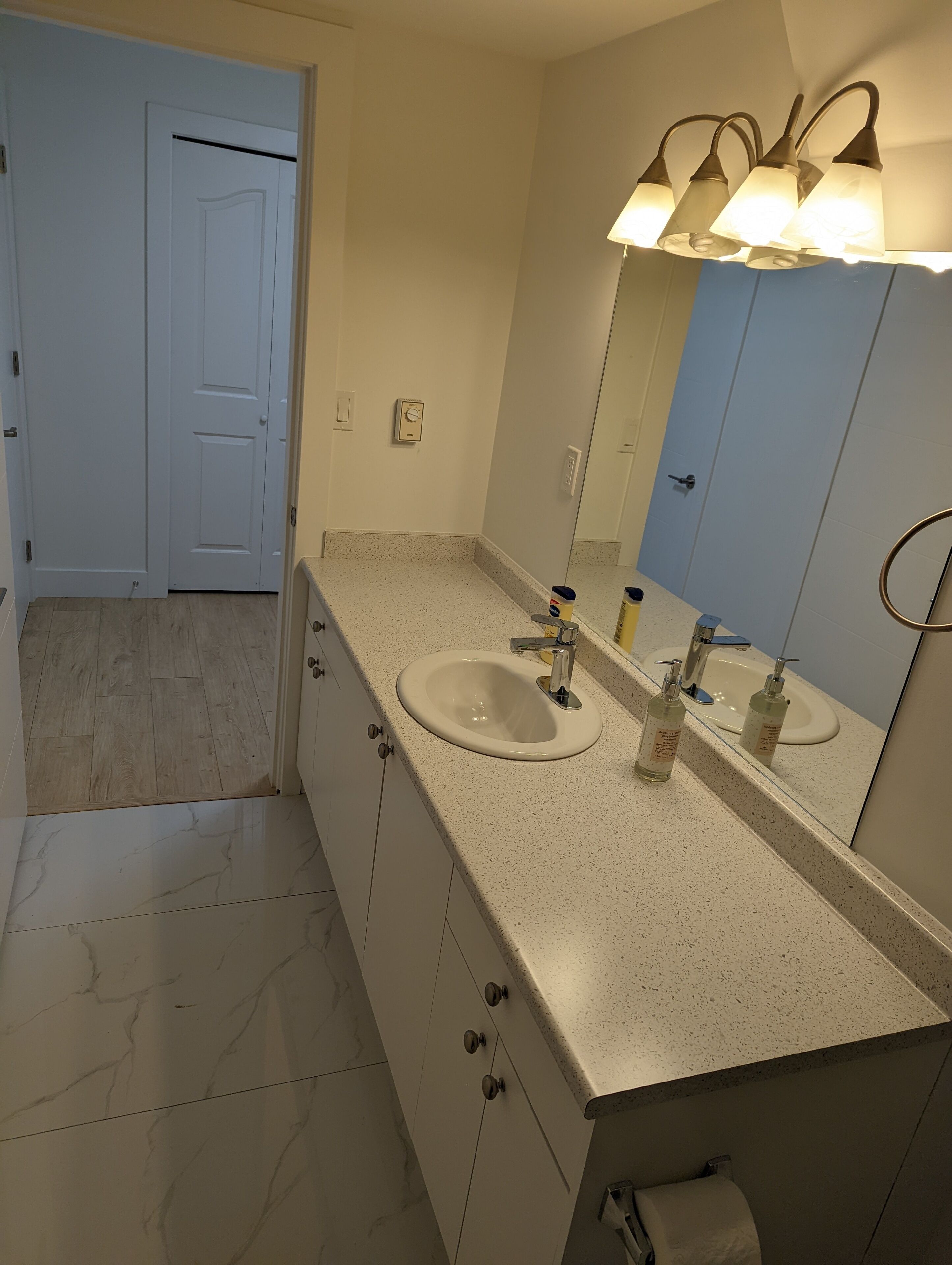 Recently renovated 1 bedroom suite 🏡