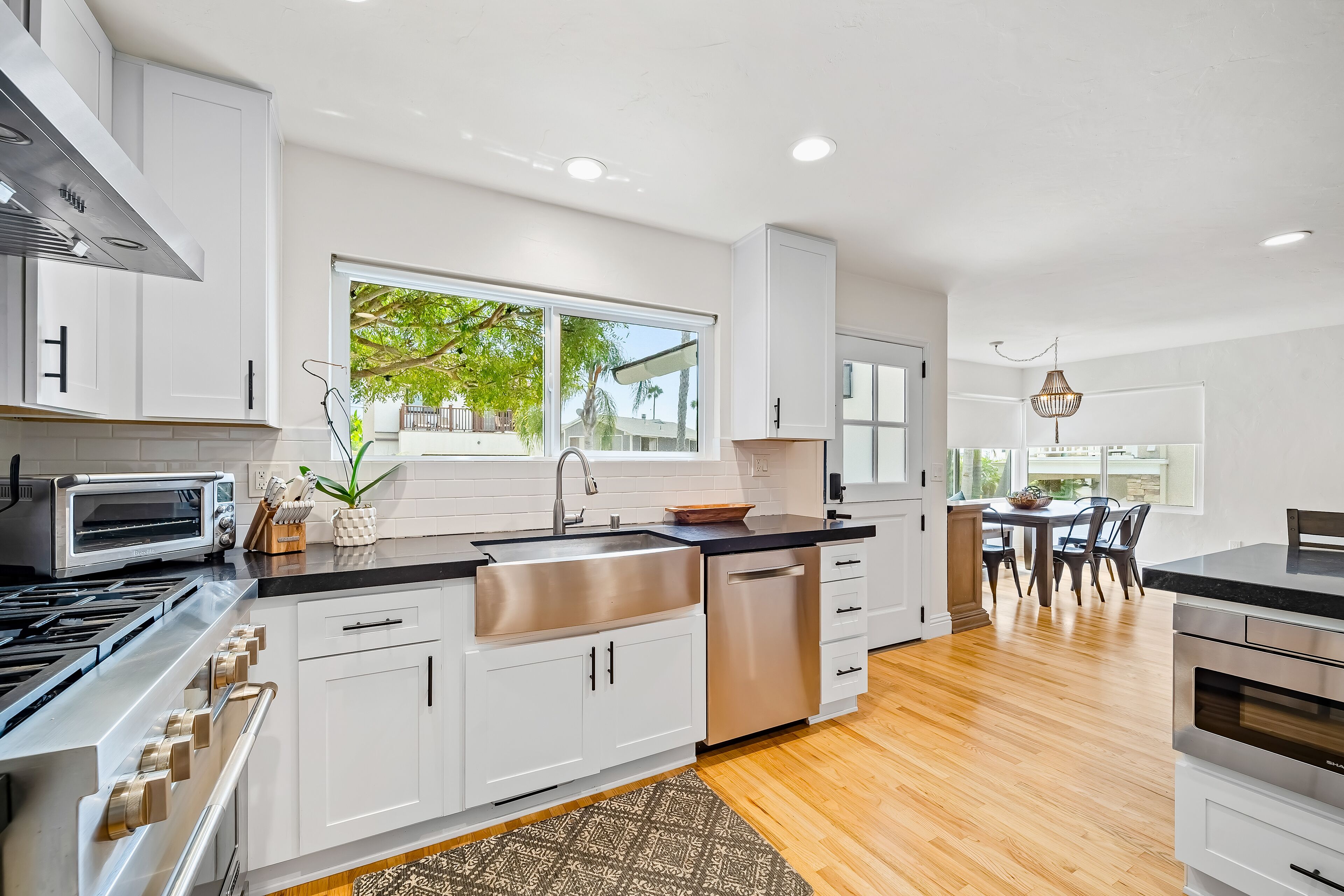 雪櫃、微波爐、焗爐、爐具