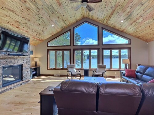 Northwoods WI Lakefront Cabin 6BR on Lake Nokomis