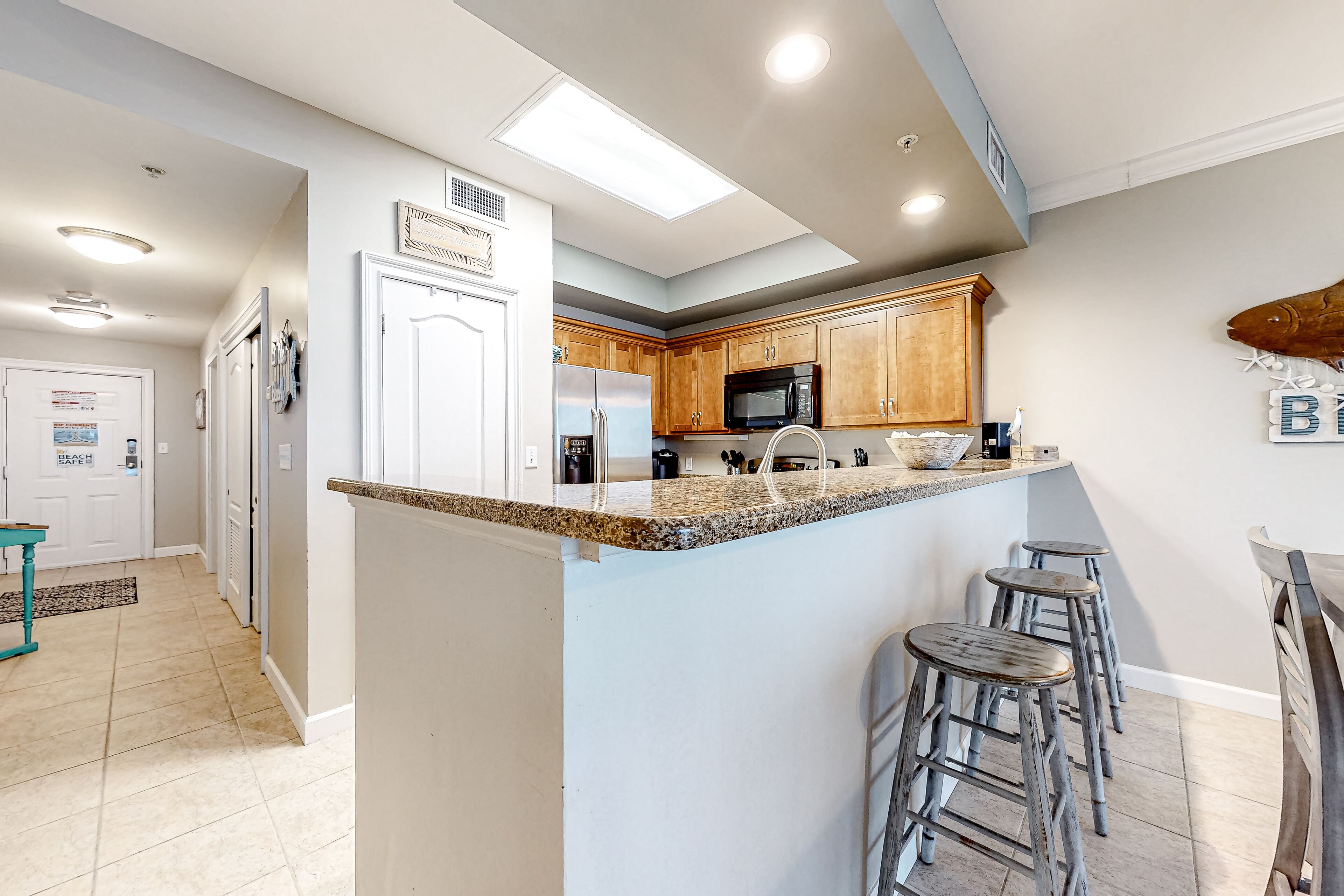 Updated 5th-floor condo with Gulf view, balcony, pool, & hot tub - near beach