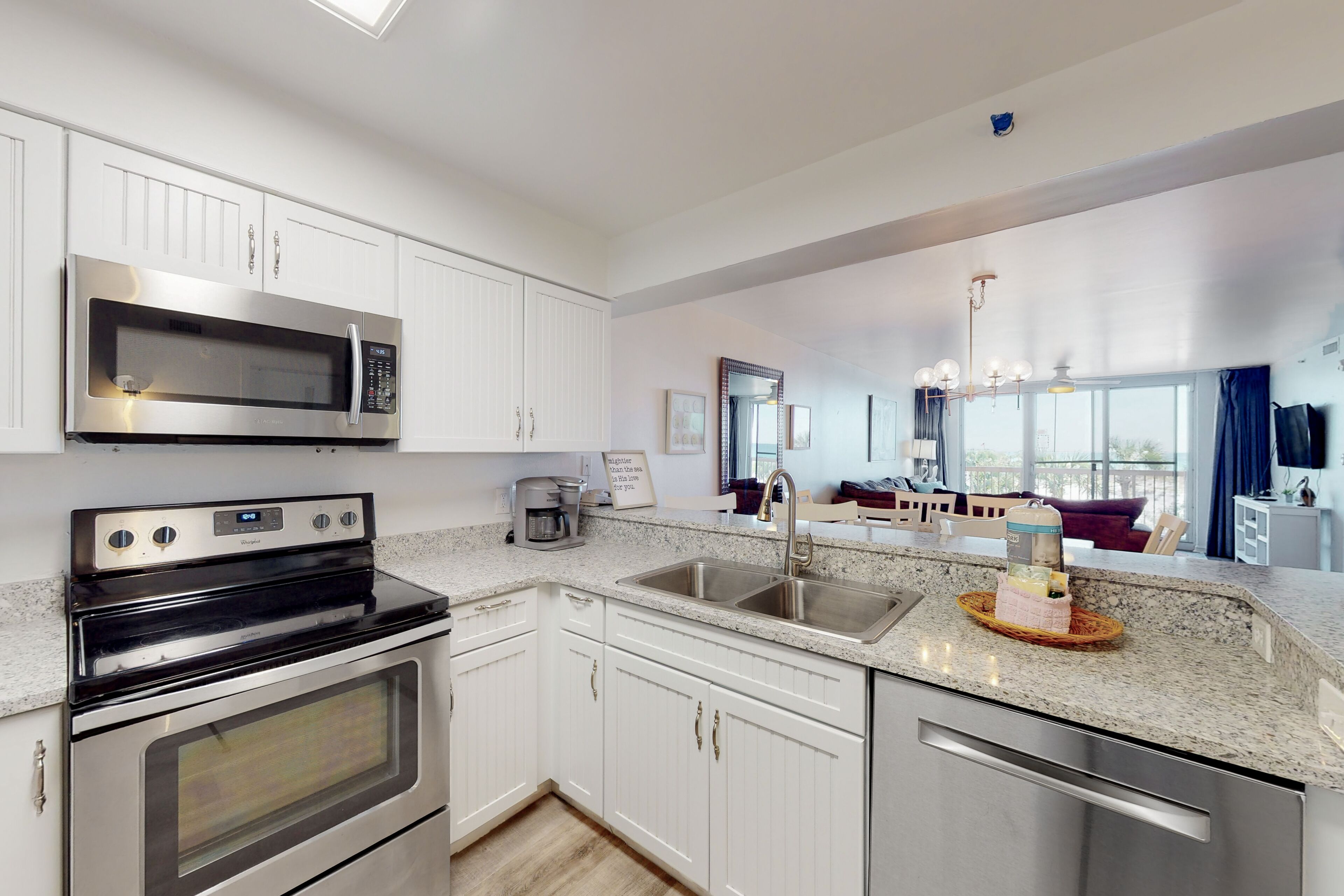 3rd-floor, Gulf-view condo at beachfront resort with pools, hot tub & two gyms