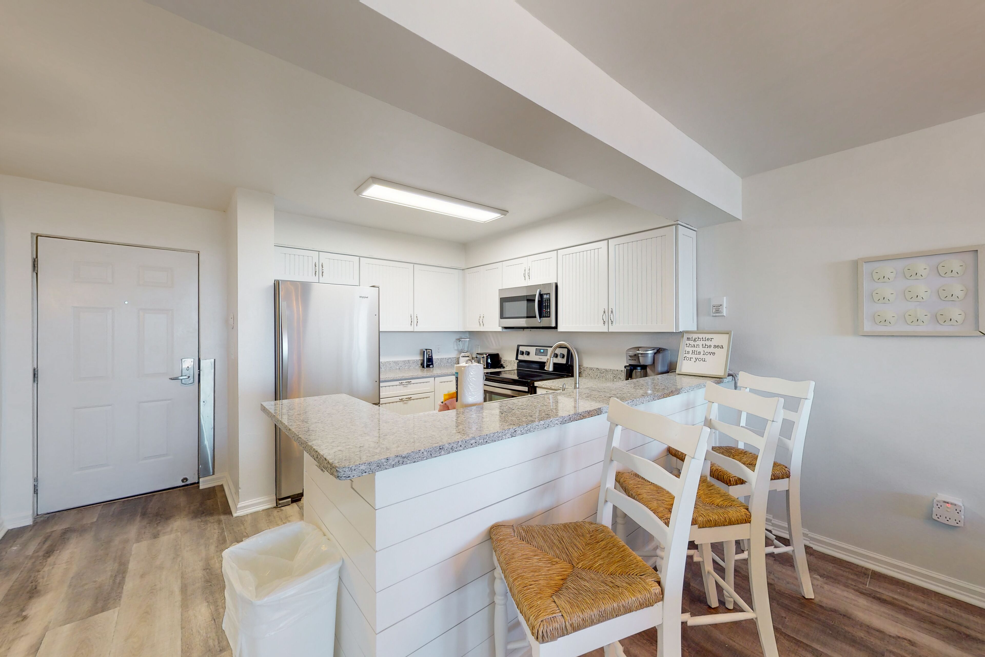 3rd-floor, Gulf-view condo at beachfront resort with pools, hot tub & two gyms