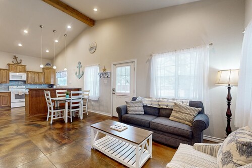 Coastal hideaway with fenced yard, firepit, central AC, & W/D - dog-friendly