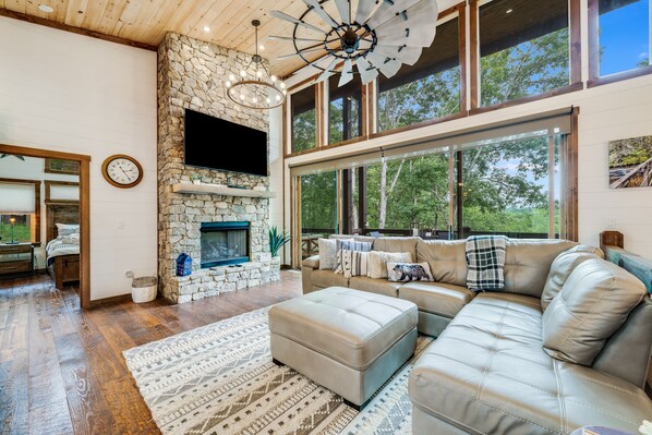 Televisión, chimenea y tenis de mesa 