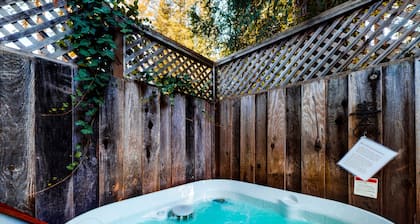 Vineyard cottage with a hot tub, fireplace, washer/dryer & vineyard views