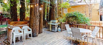 Classic cabin steps to river, beach - private hot tub & fireplace - dog-friendly