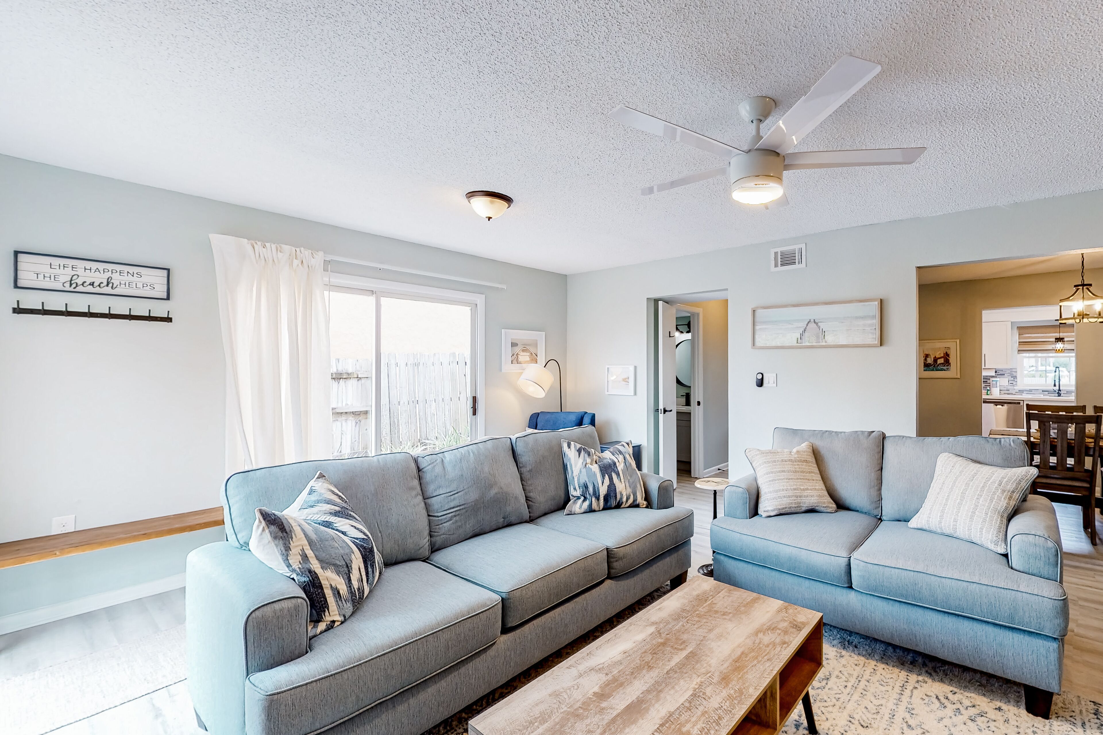 Gorgeous coastal townhome with washer/dryer, close to beach, & dog-friendly