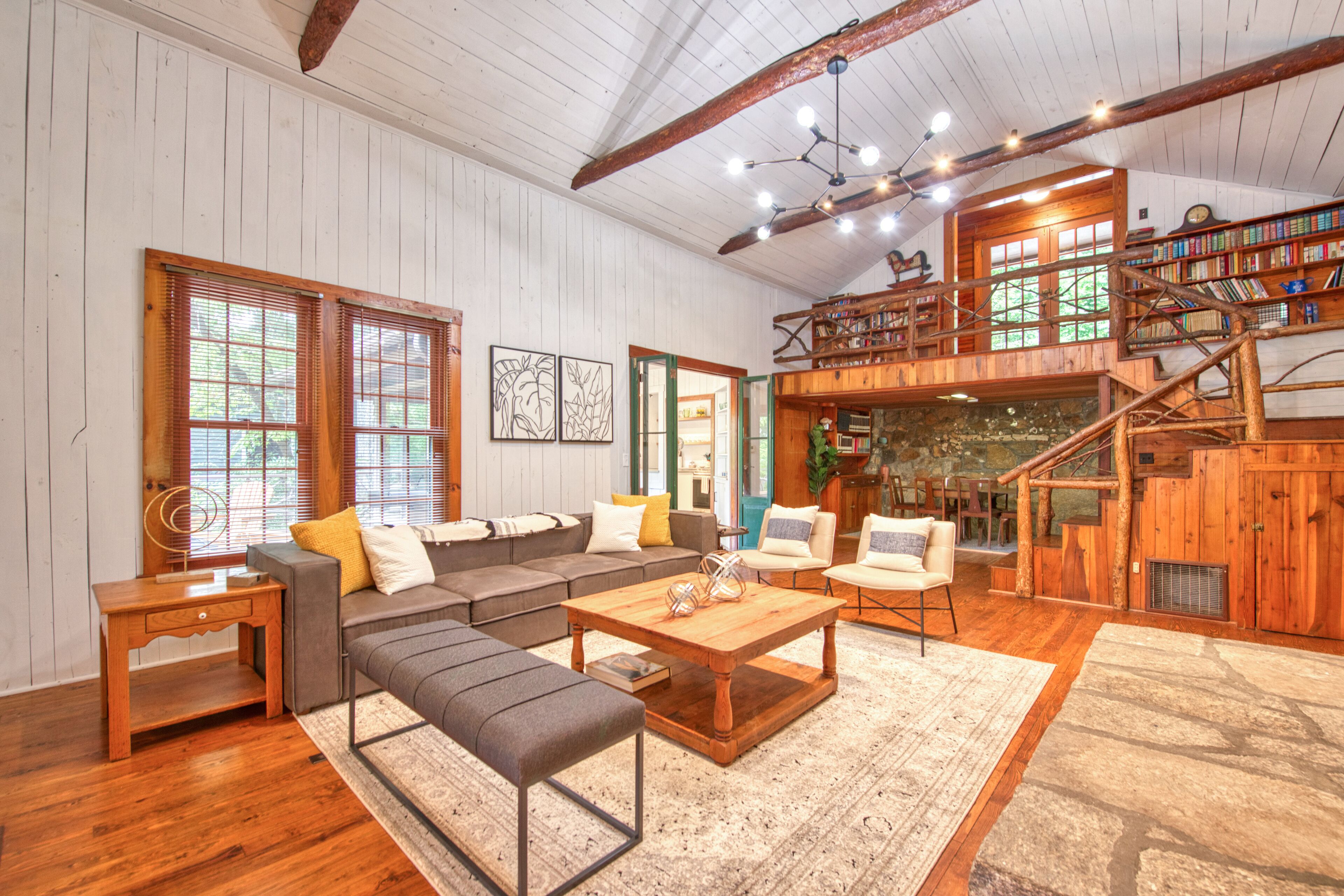 Private mountain home with screened porch, game room, library, & firepit