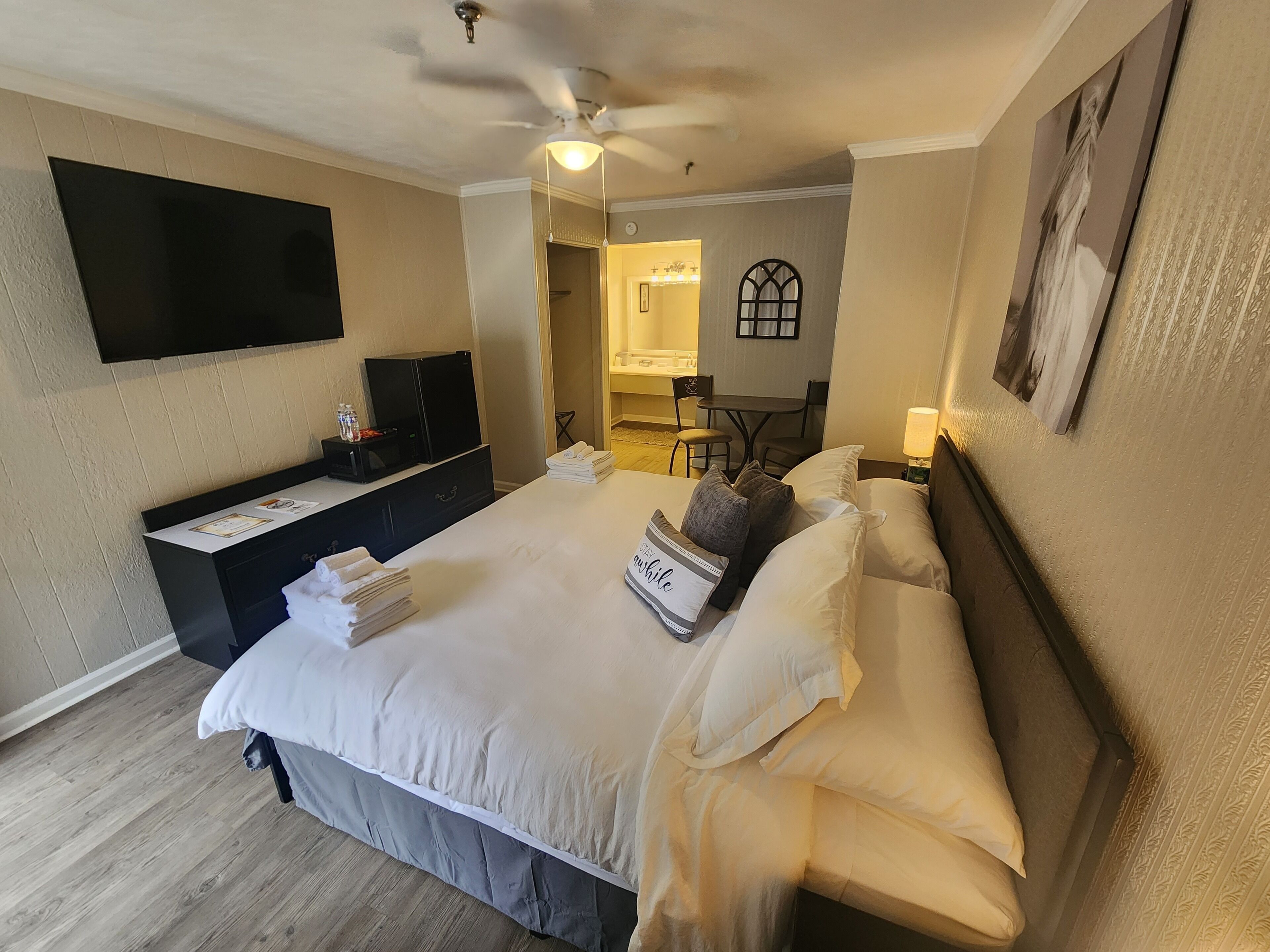 Gateway To The Breaks Motel