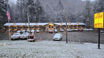 المنشأة من الخارج