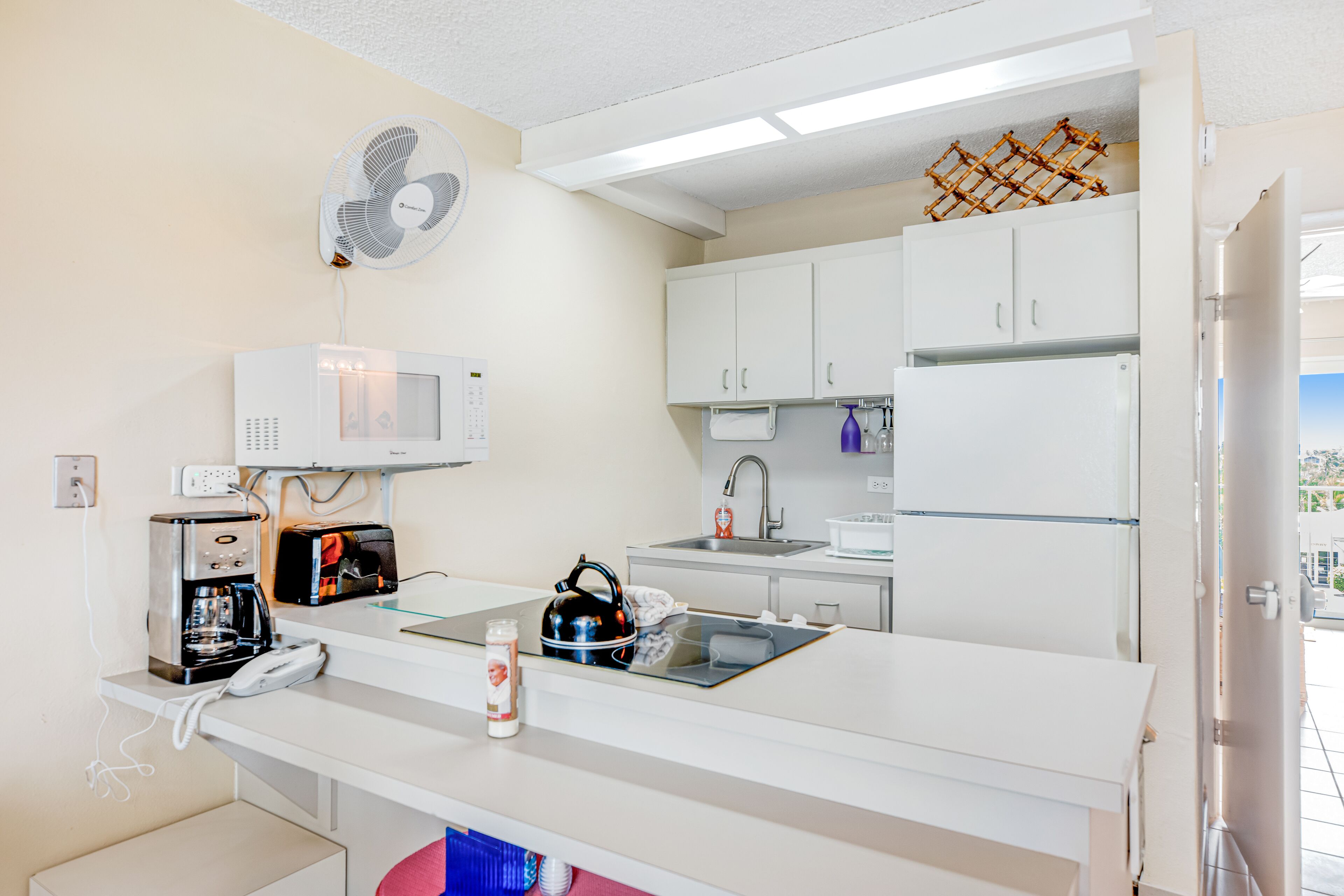 Vibrant, waterfront retreat with WiFi, balcony & dock access