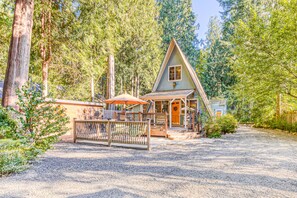 Exterior - Adorable A-frame cabin w/nearby river access, game room, wood stove, firepit (Sandy)