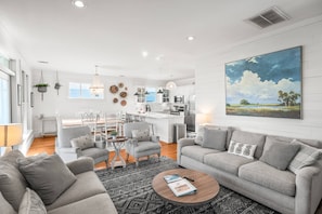 Smart TV, ping pong - The Hidden Palm: Luxurious 5-Bed Home, Screened Porches, Game Room & Marsh Views! (Fripp Island)