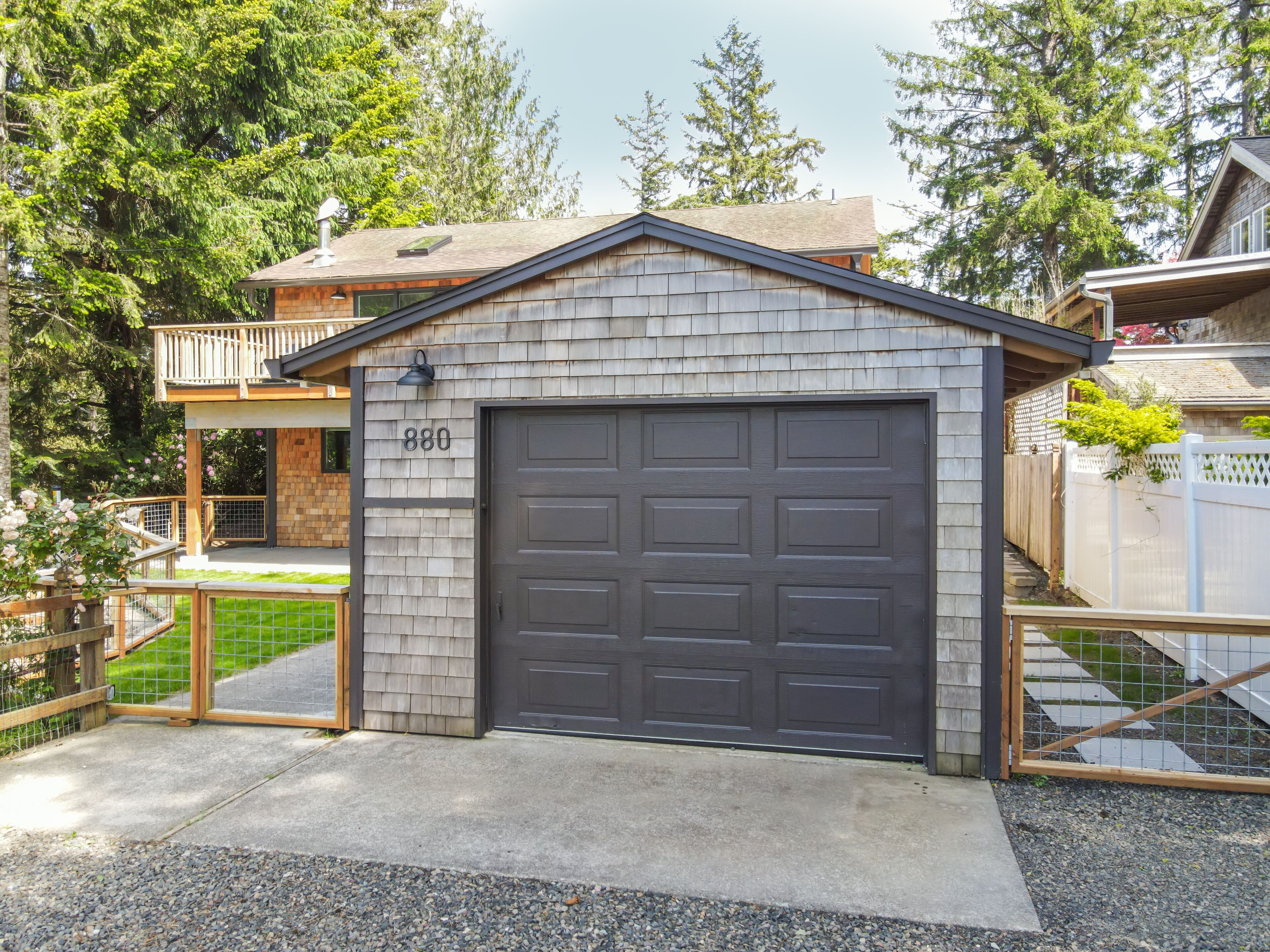 Ocean View Manzanita home - walk to beach and town!