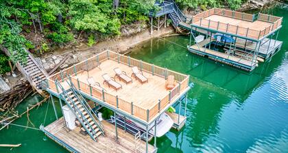 4 BD 3 BA lake house with dock, porch, kayaks, hot tub, Wifi, foosball & AC