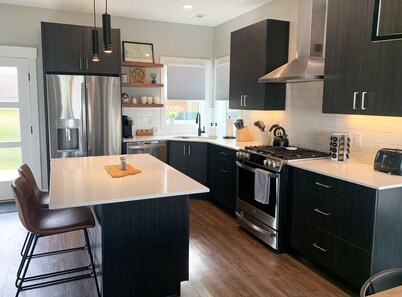 Modern, pet-friendly mountain house!