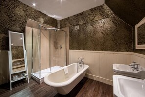 Bathroom - Karma Lake of Menteith (Stirling)