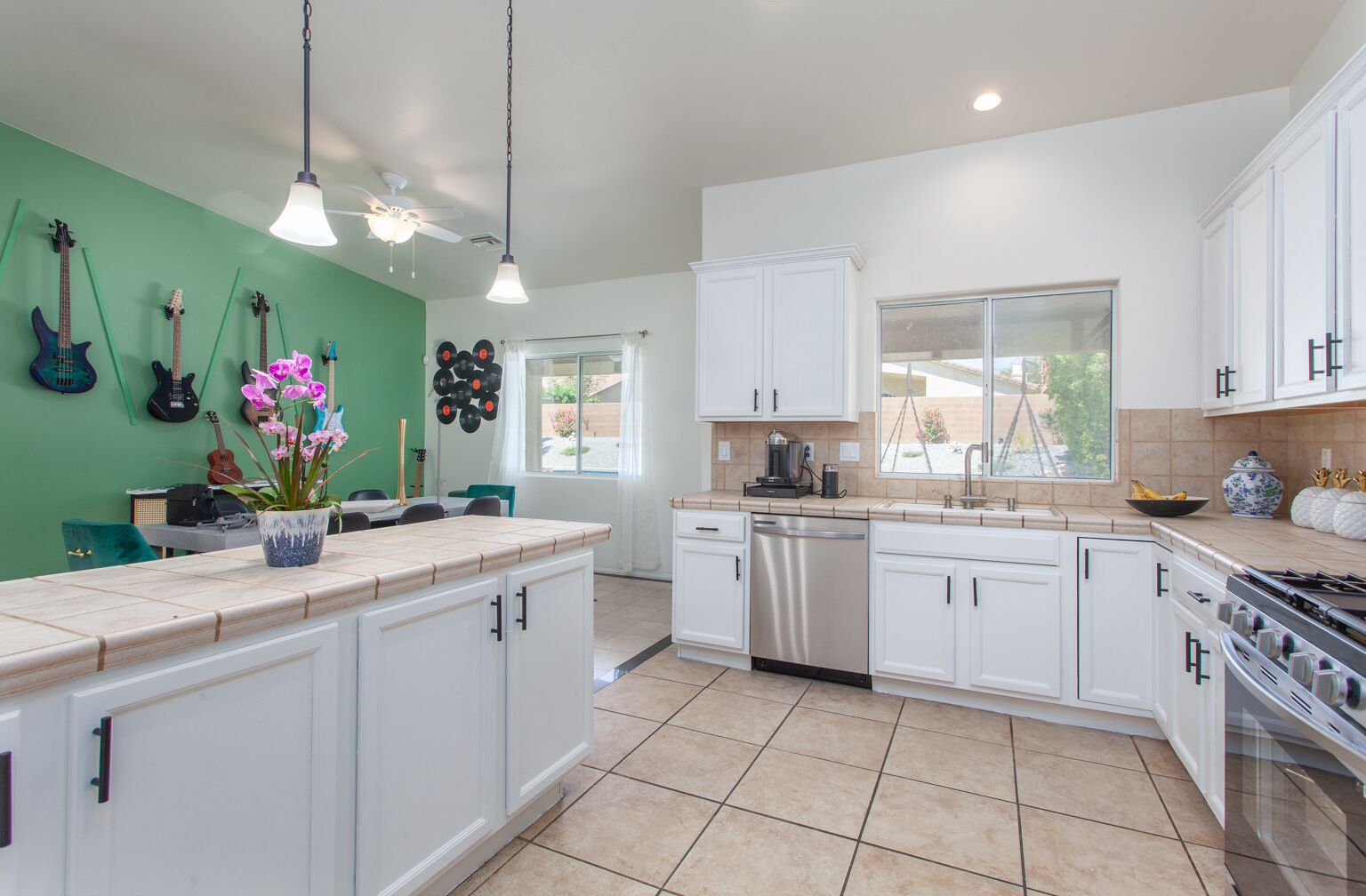 An artist getaway with huge pool and ample sleeping spaces