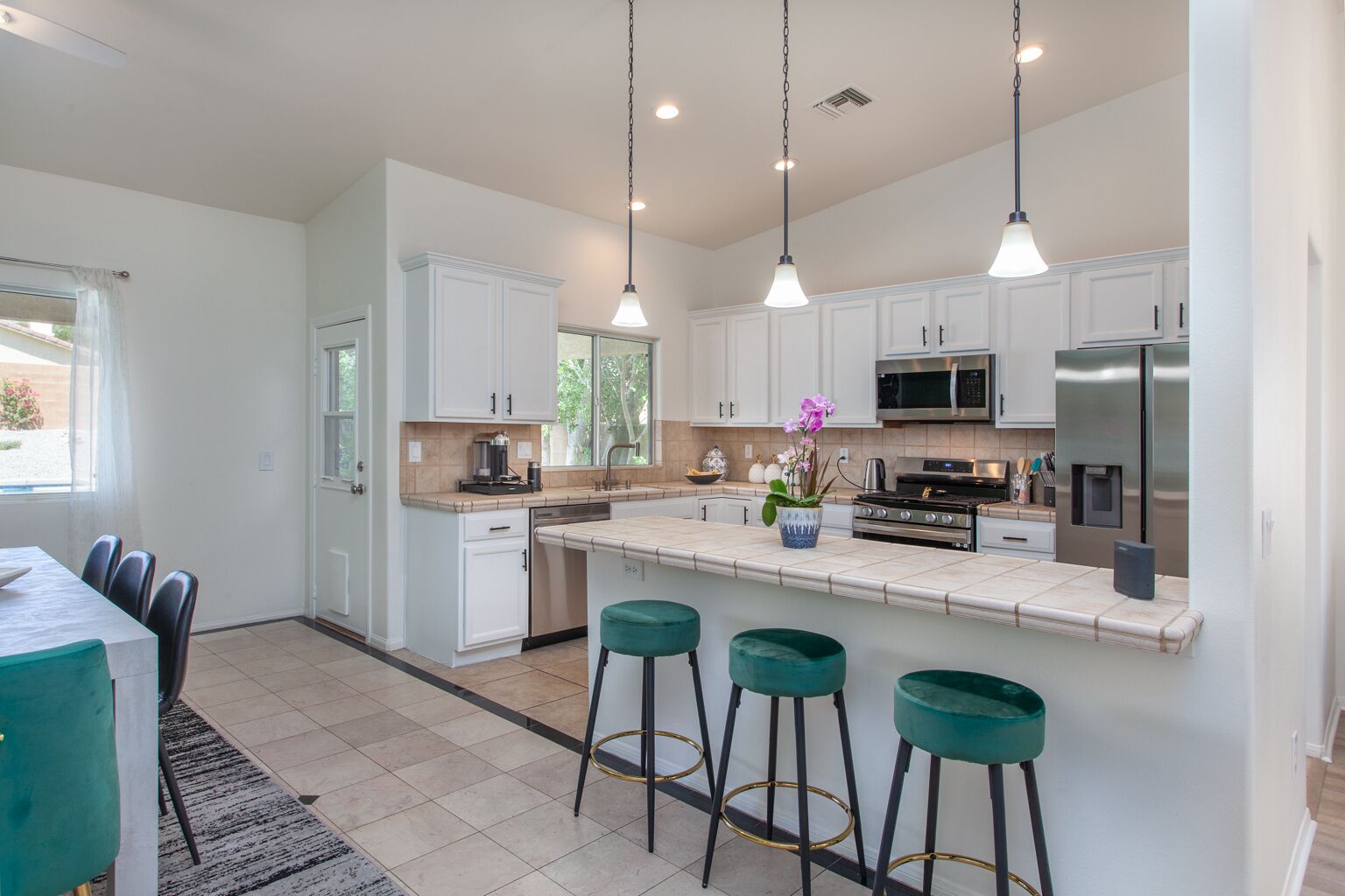 An artist getaway with huge pool and ample sleeping spaces