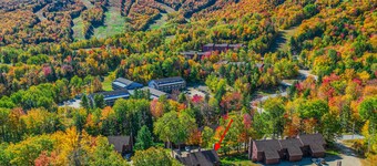 Ski-in/out condo with mountain view, deck, fast WiFi & fireplace - near golf