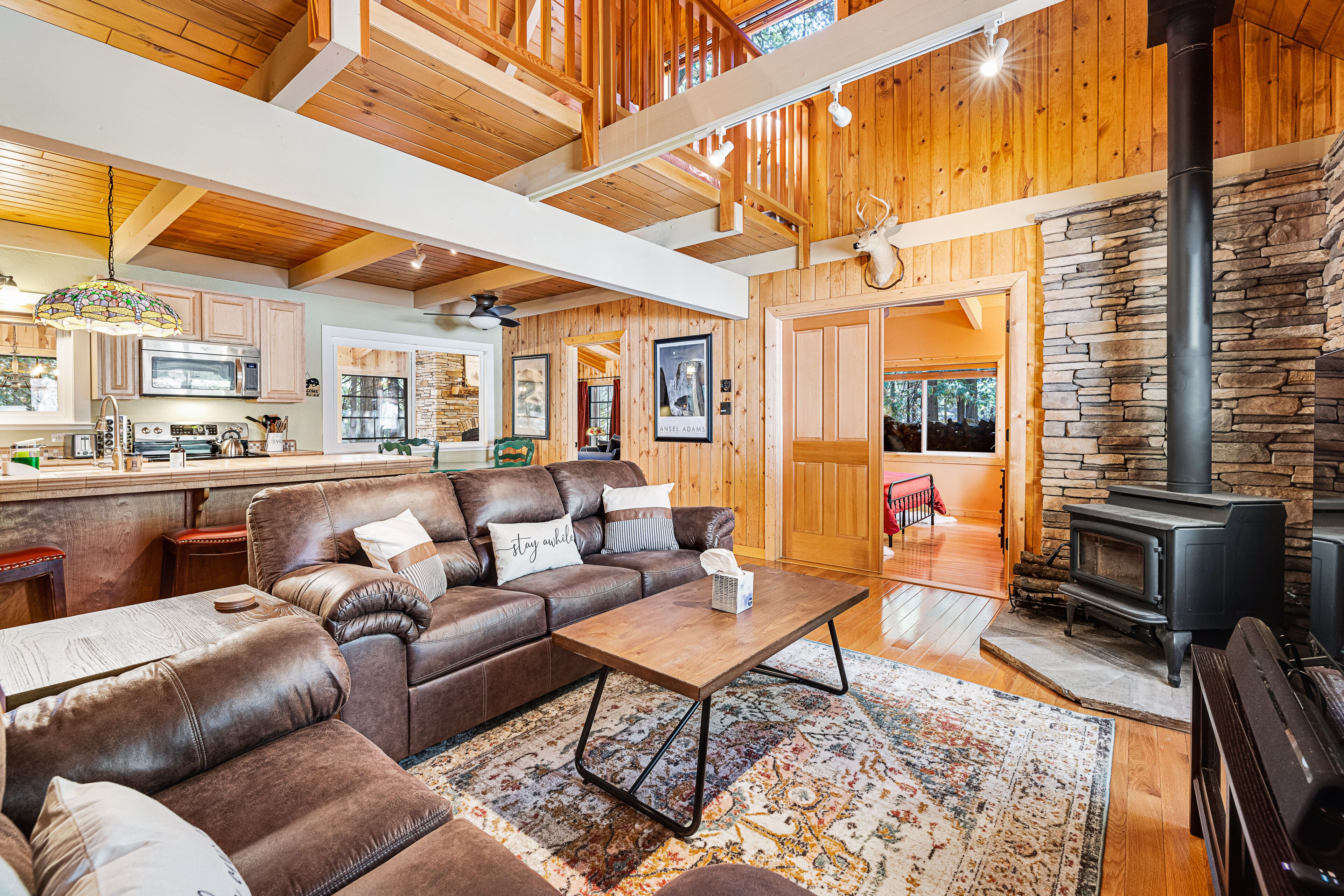 Spacious & rustic family vacation home near skiing & parks with fireplace & W/D