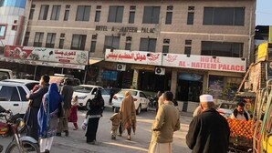 A building with multiple signs for 'Hotel Al-Hateem Palace'. - Hotel Al Hateem Palace (Mekhtar)