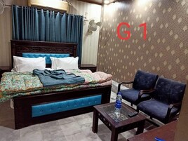 Habitación doble | Espacio para trabajar con un portátil y wifi gratis