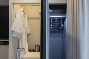 豪華雙人房 | 高級寢具、書桌、手提電腦工作空間、遮光窗簾/窗簾