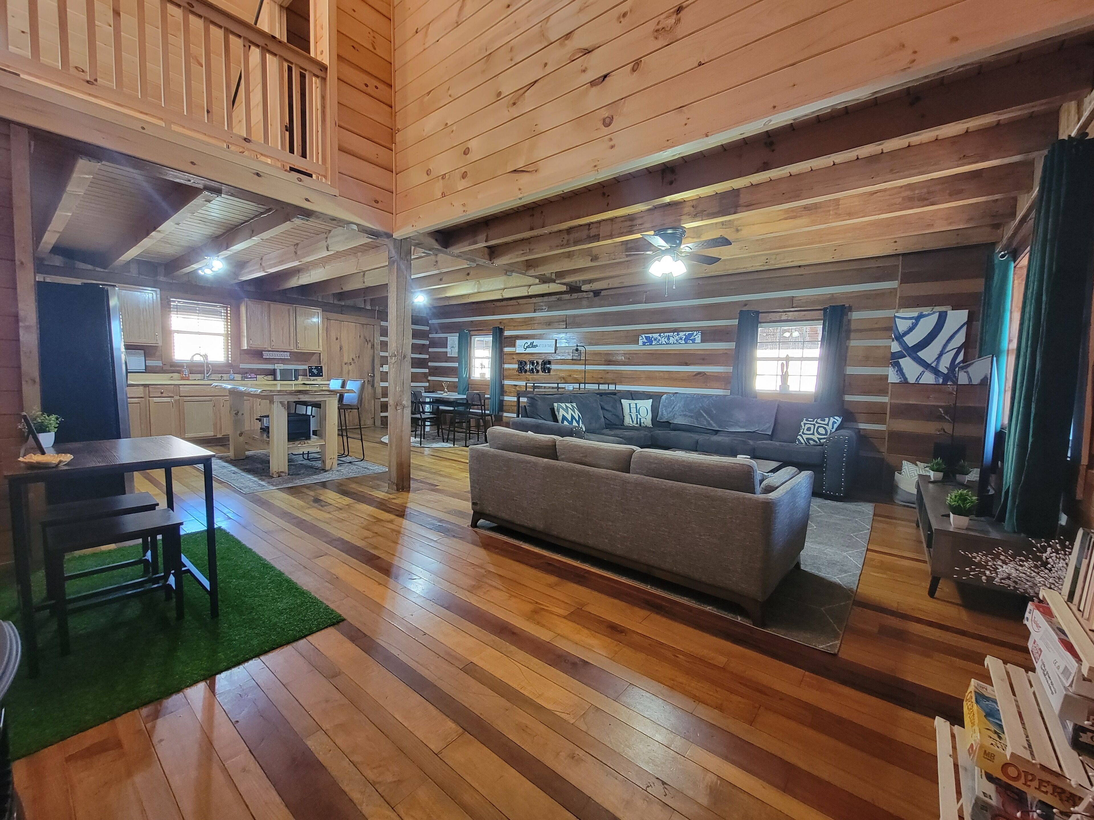 Hot Tub & WiFi - Family Cabin - Pine Paradise - Getaway to Red River Gorge, Kentucky!