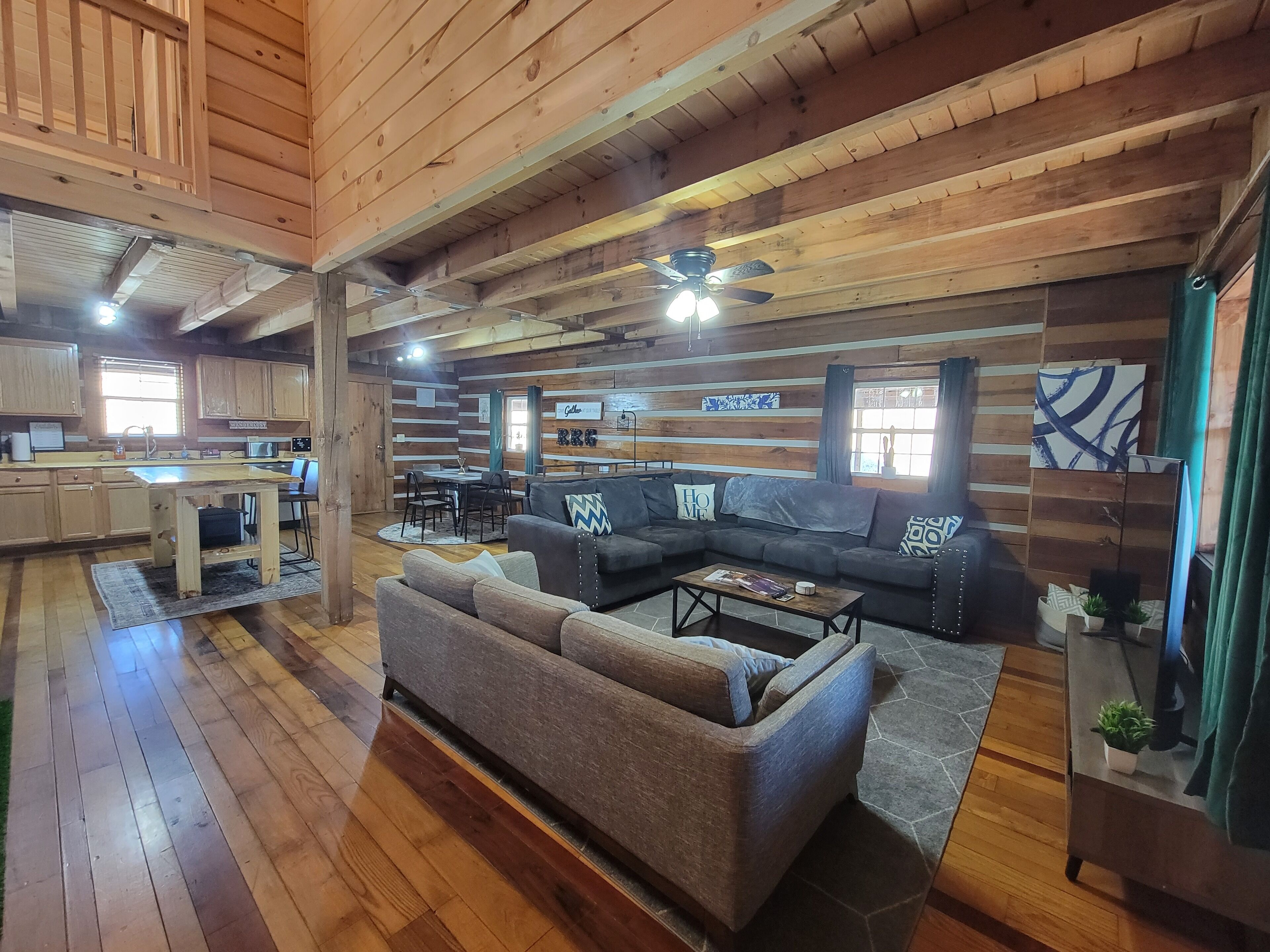 Hot Tub & WiFi - Family Cabin - Pine Paradise - Getaway to Red River Gorge, Kentucky!