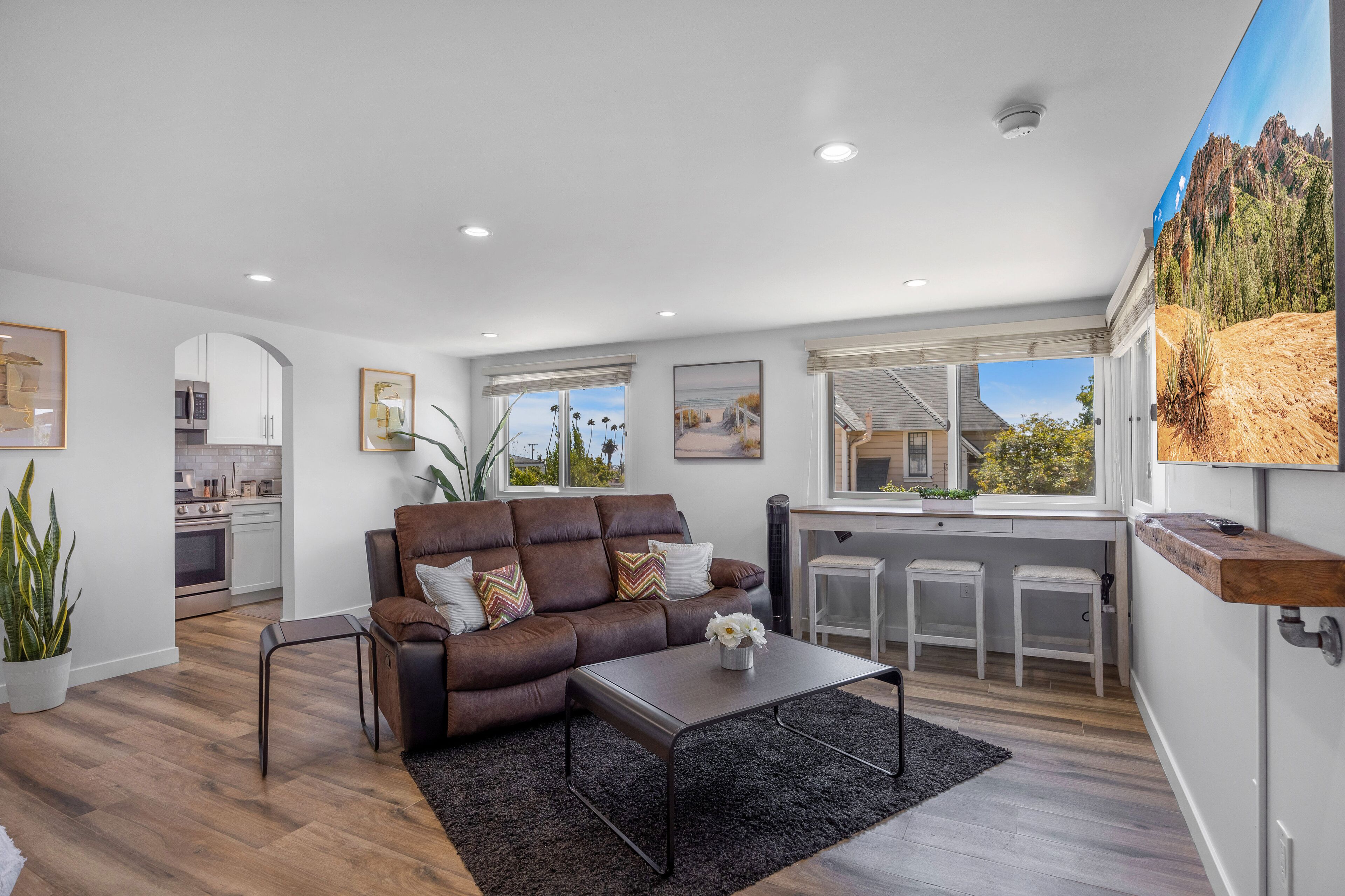 Updated studio with gas grill, gorgeous balcony views, free WiFi, full kitchen