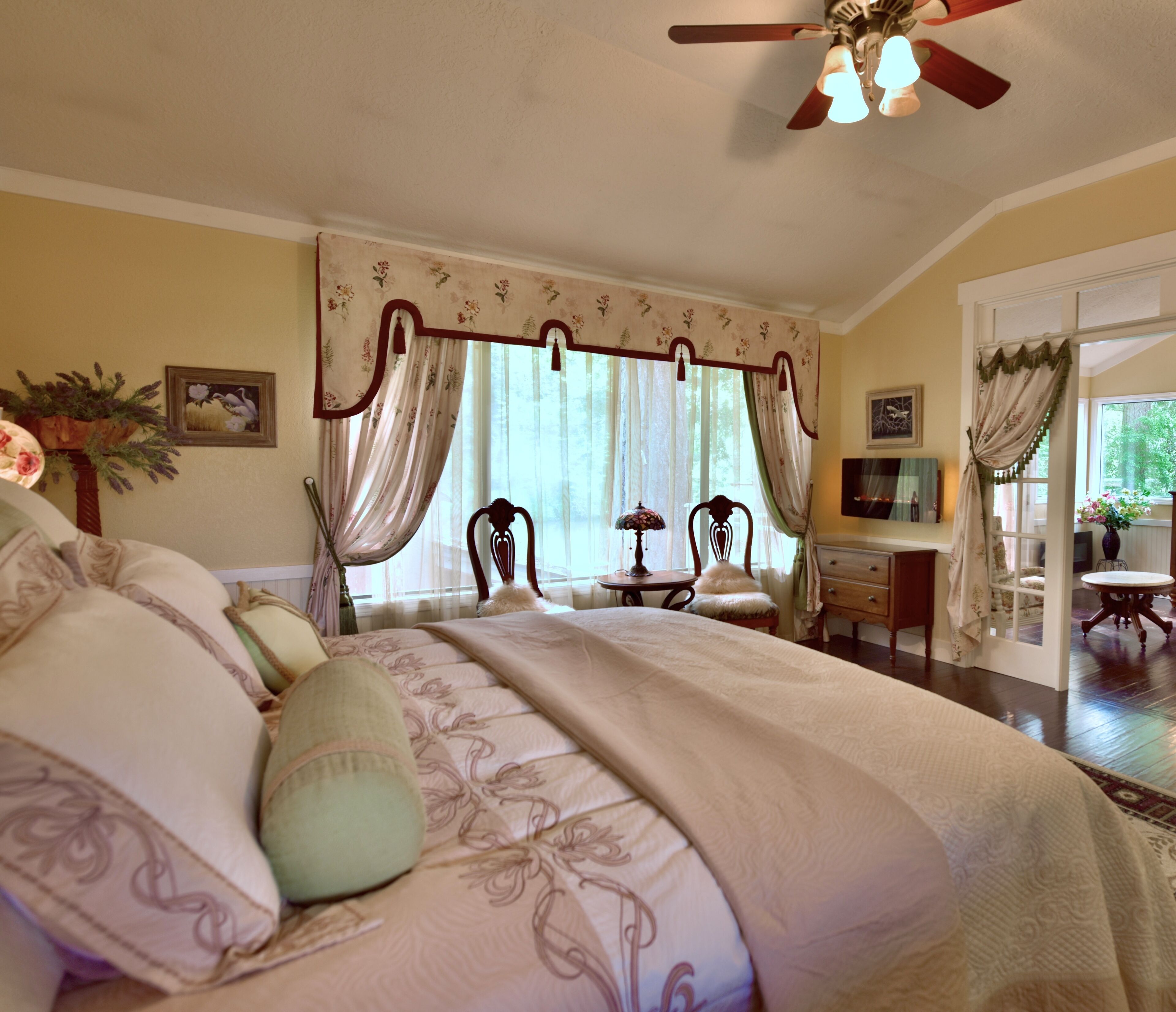 Riverfront Garden House with private river access