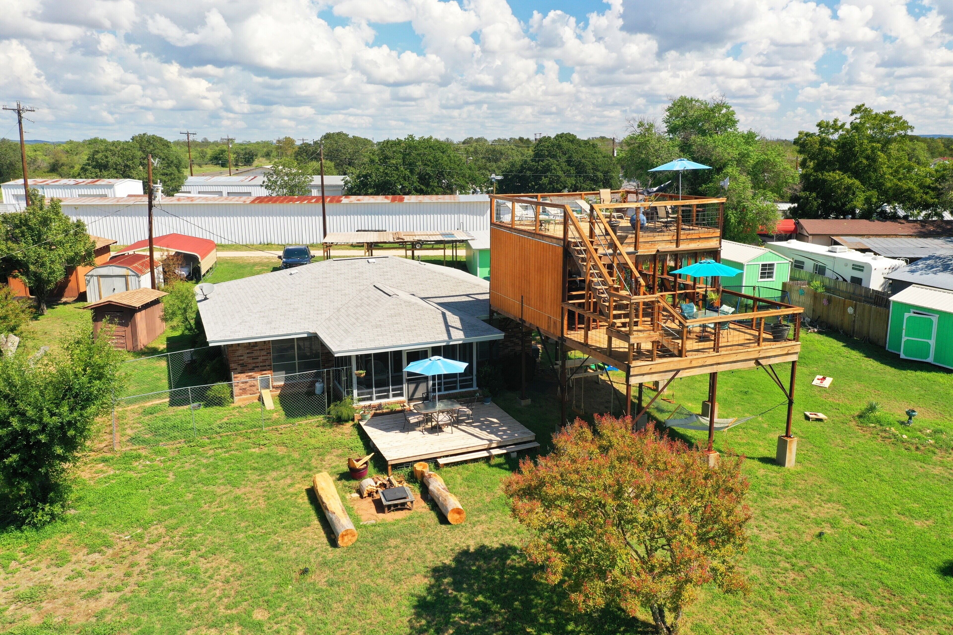 Rustic Lakehouse | 2 Story Outdoor Bar + Fire Pit + Smoker | Relax & Unwind