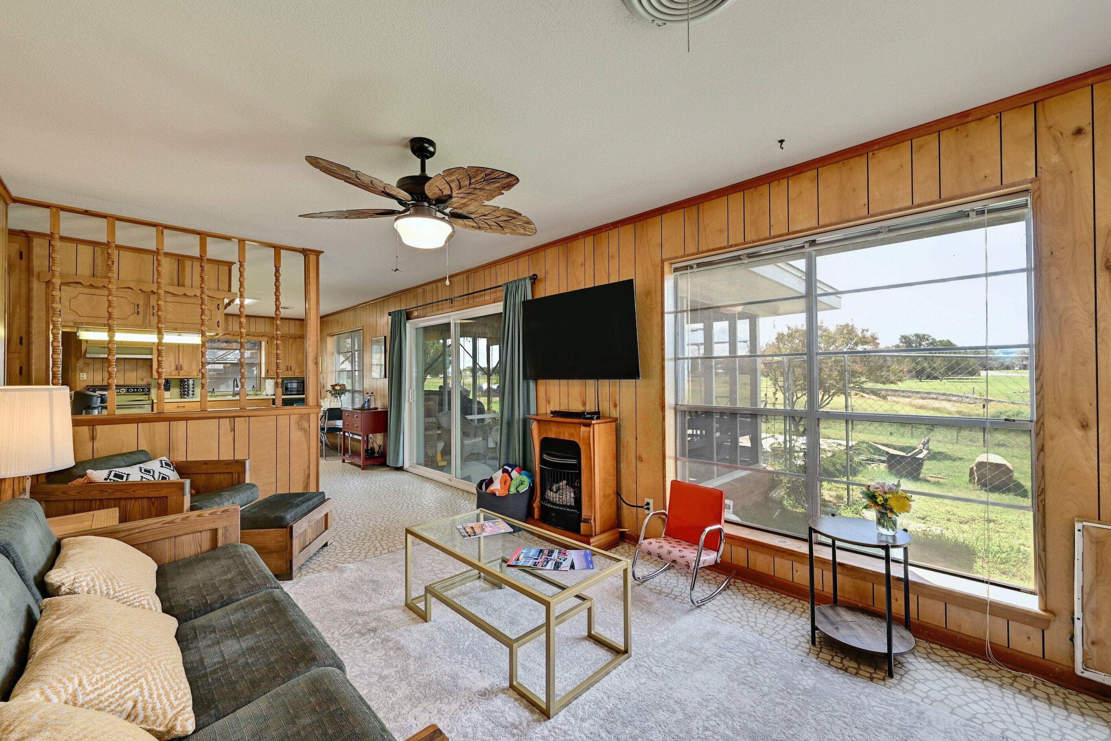 Rustic Lakehouse | 2 Story Outdoor Bar + Fire Pit + Smoker | Relax & Unwind