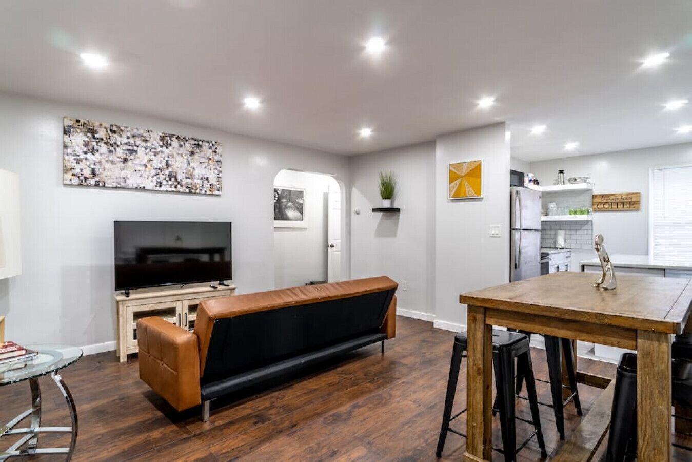 WeWelcome you to our 2 bedroom Urban Apartment