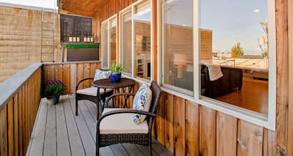 Downtown loft + studio with water/city views, 2 full kitchens, & free WiFi